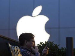 Apple leads race to become world's first $1tn company