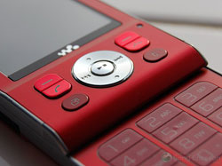 Sony Ericsson T700 Promo Video